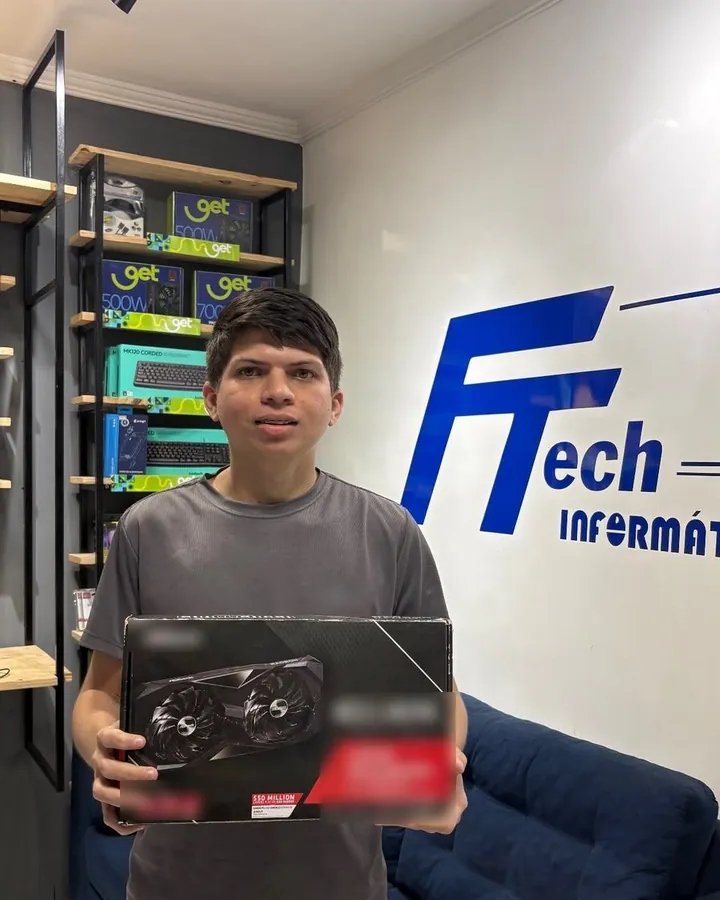 Cliente com a placa de vídeo comprada na FTech