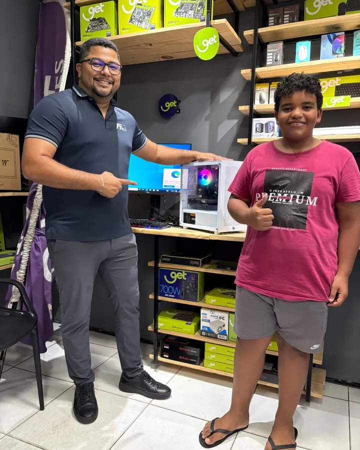 Cliente com o PC gamer montado pela FTech